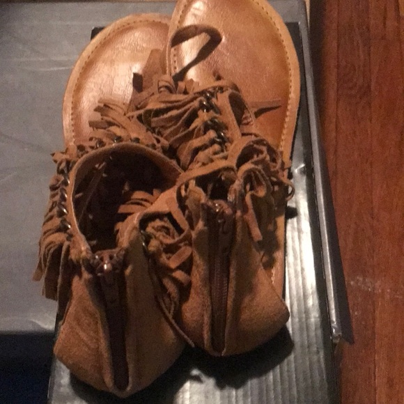 Sandals - Picture 2 of 5